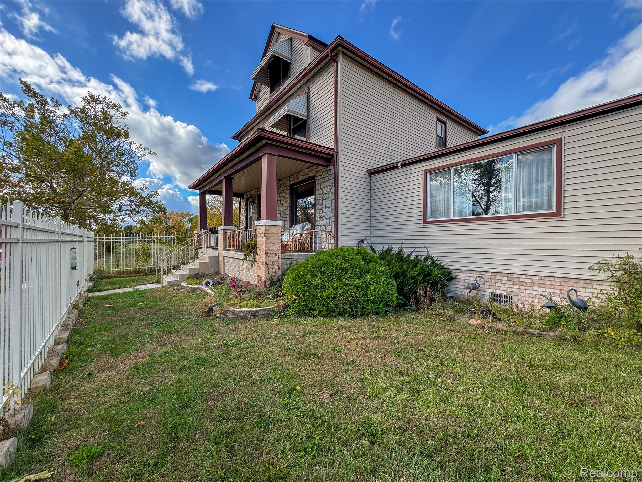 Detroit City, Michigan 48211, United States, 4 Bedrooms Bedrooms, ,3 BathroomsBathrooms,Residential,Coming Soon,234028