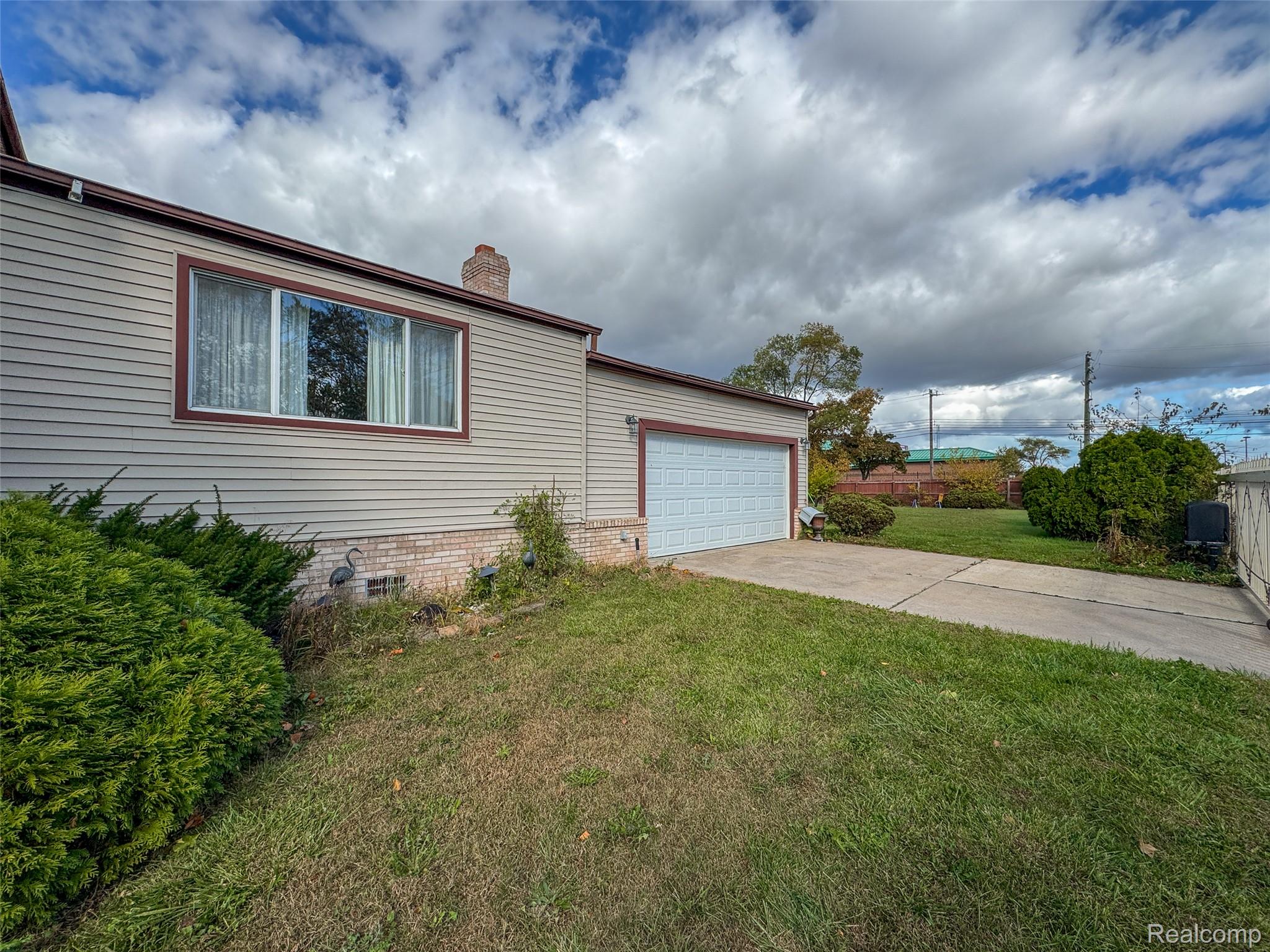 Detroit City, Michigan 48211, United States, 4 Bedrooms Bedrooms, ,3 BathroomsBathrooms,Residential,Coming Soon,234028