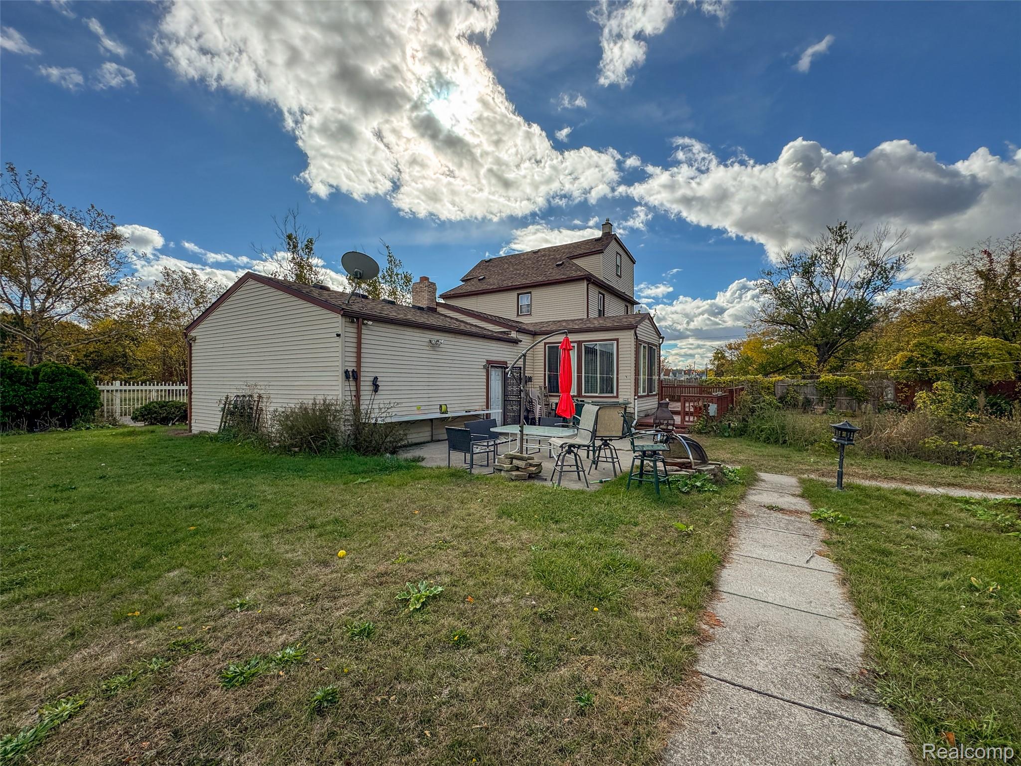 Detroit City, Michigan 48211, United States, 4 Bedrooms Bedrooms, ,3 BathroomsBathrooms,Residential,Coming Soon,234028