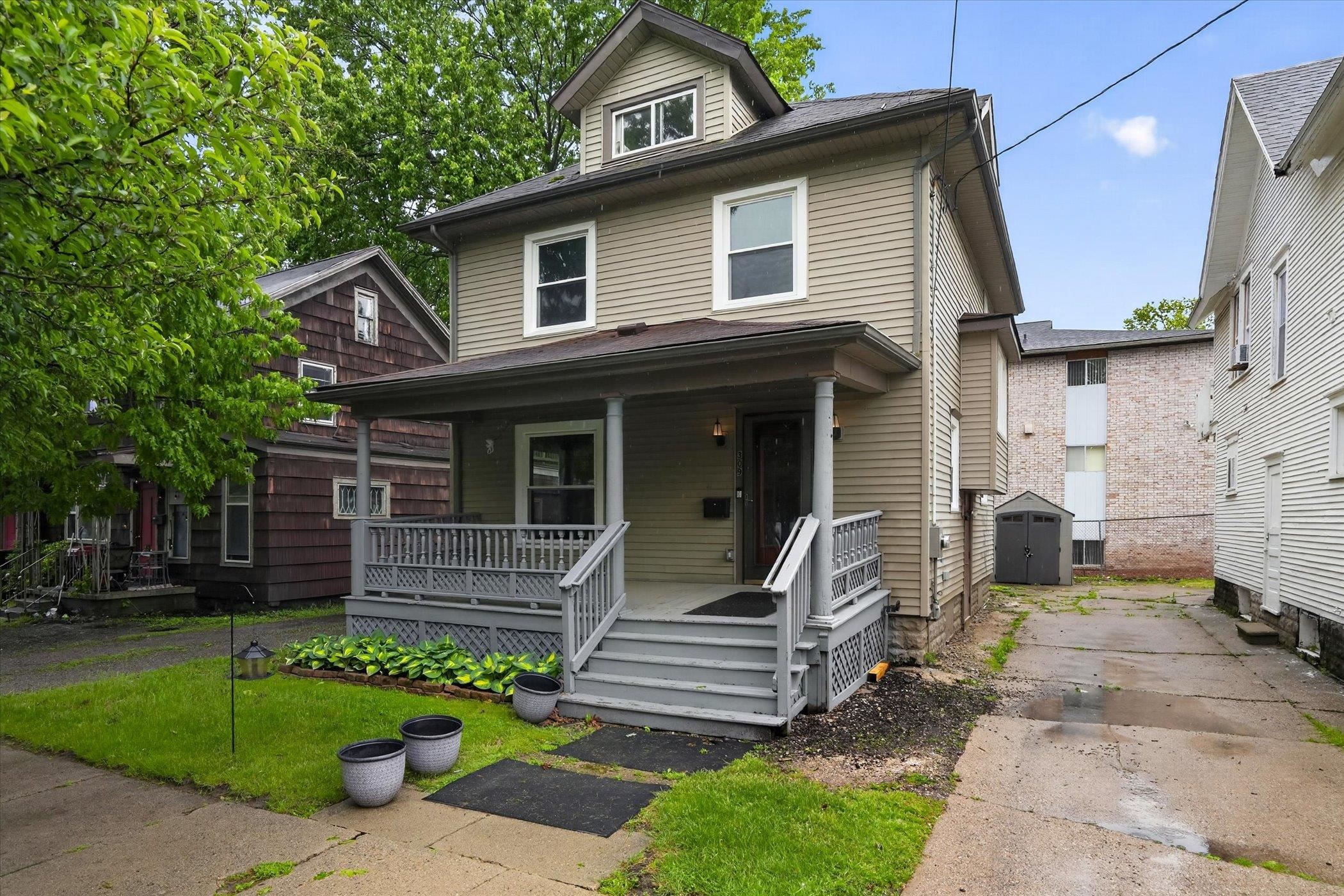 309 W Lapeer Street