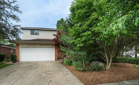 32353 Gainsborough Drive Warren City MI 48088