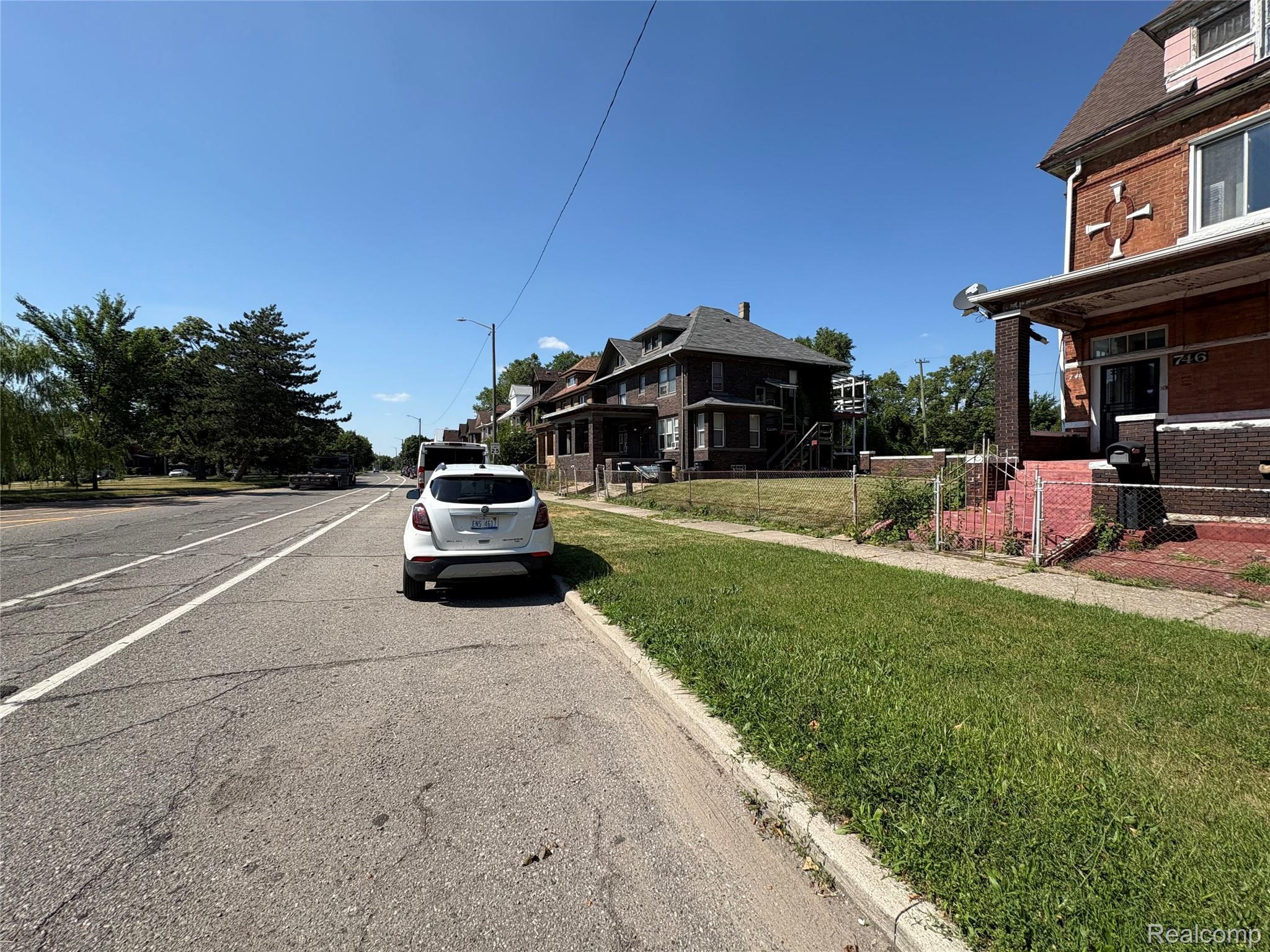 744 W Grand Boulevard