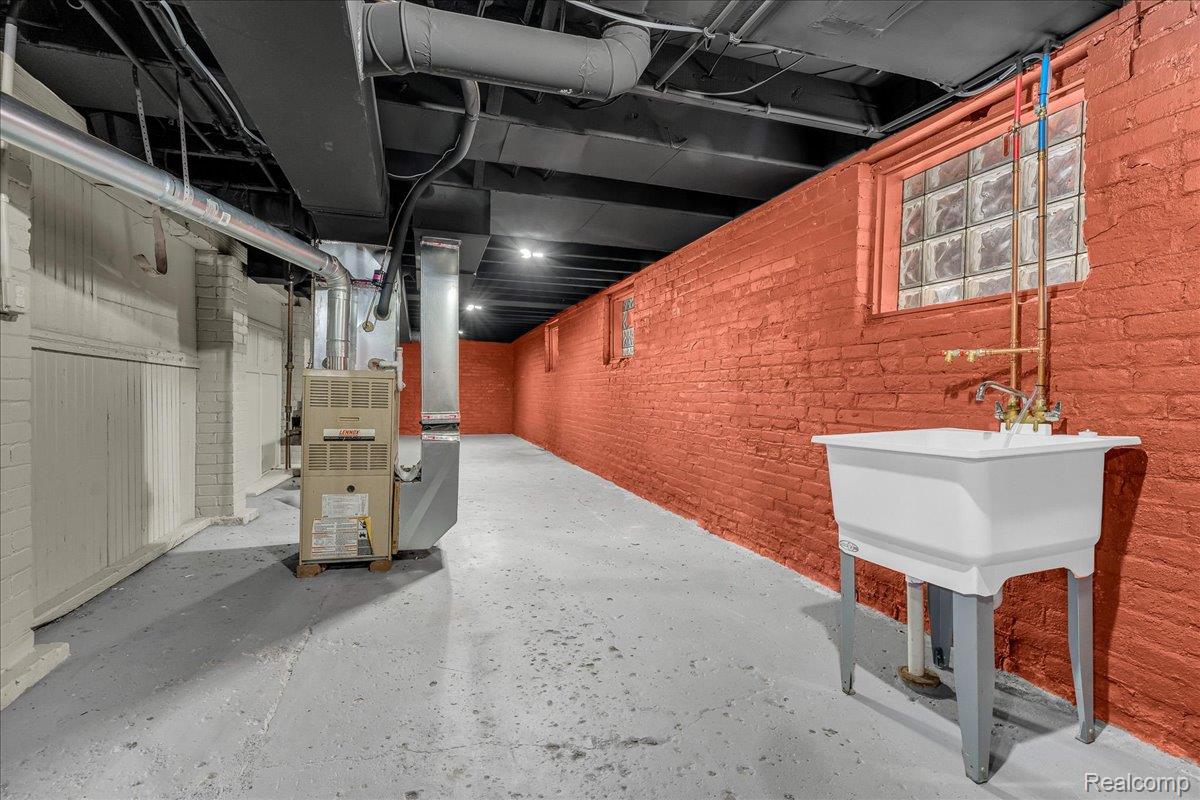 Detroit City, Michigan 48208, United States, 6 Bedrooms Bedrooms, ,3 BathroomsBathrooms,Residential,Active,176789