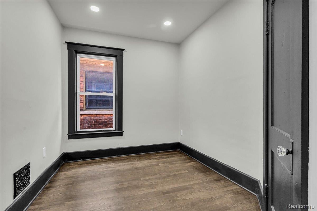 Detroit City, Michigan 48208, United States, 6 Bedrooms Bedrooms, ,3 BathroomsBathrooms,Residential,Active,176789