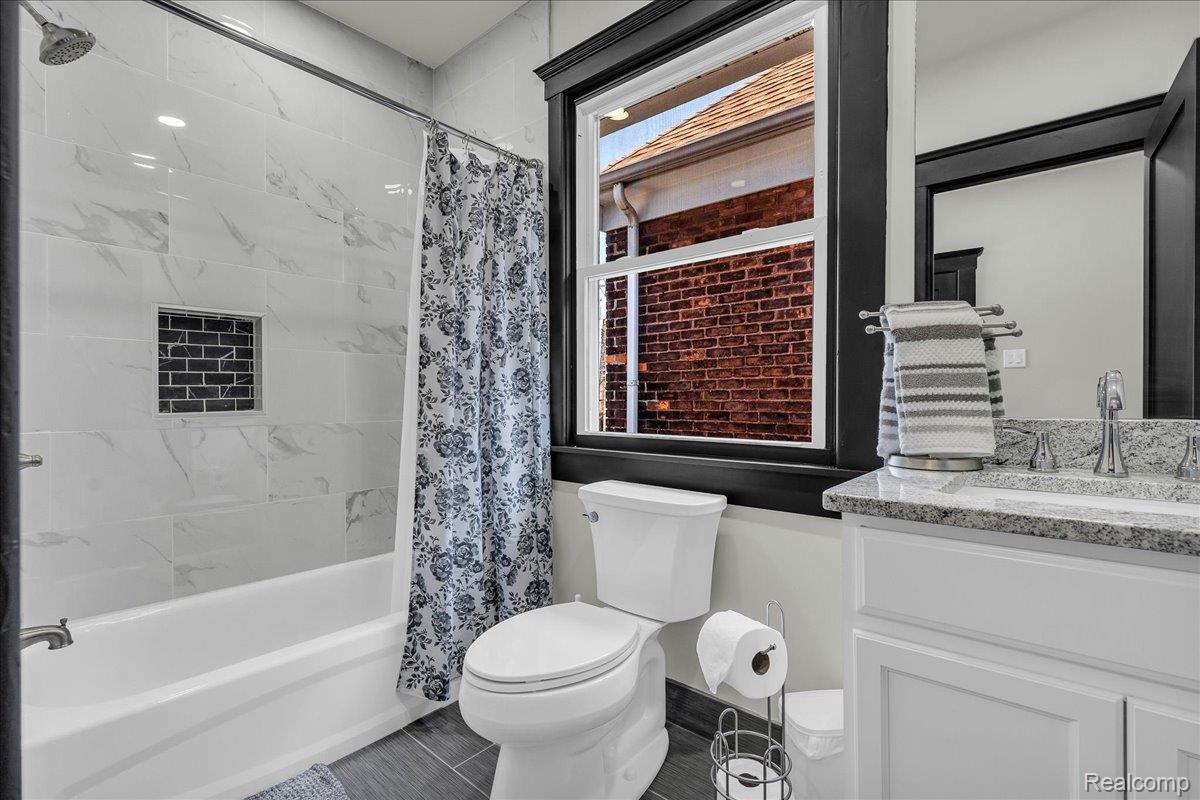 Detroit City, Michigan 48208, United States, 6 Bedrooms Bedrooms, ,3 BathroomsBathrooms,Residential,Active,176789