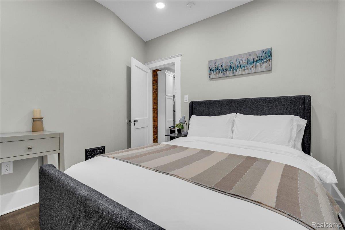 Detroit City, Michigan 48208, United States, 6 Bedrooms Bedrooms, ,3 BathroomsBathrooms,Residential,Active,176789