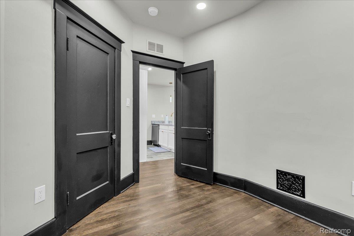 Detroit City, Michigan 48208, United States, 6 Bedrooms Bedrooms, ,3 BathroomsBathrooms,Residential,Active,176789