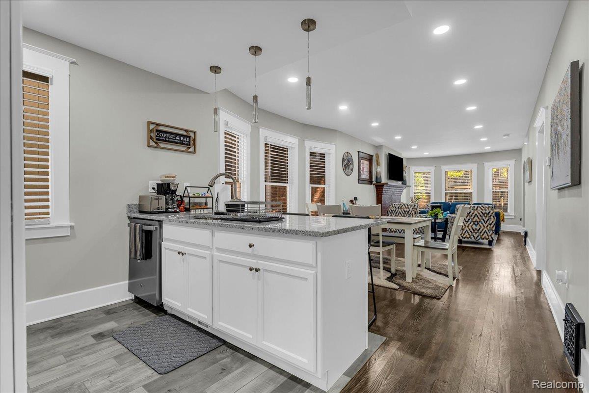 Detroit City, Michigan 48208, United States, 6 Bedrooms Bedrooms, ,3 BathroomsBathrooms,Residential,Active,176789