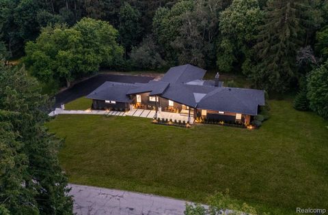 3539 Walbri Dr. Bloomfield Hills City MI 48304