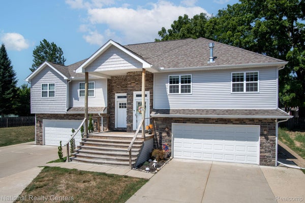 175 WHISPERING PINES DR, FENTON, MI 48430 - Image 9e1c812e8fce6b10ed6a73b2ca48d107/2476867374