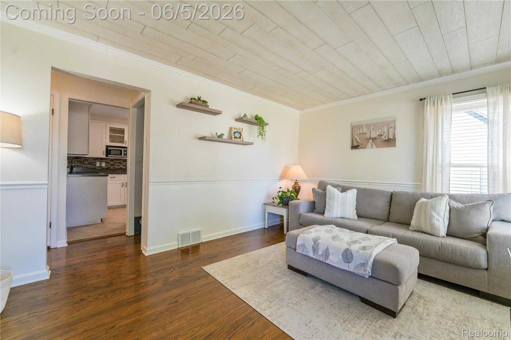 6848 Cardwell Street