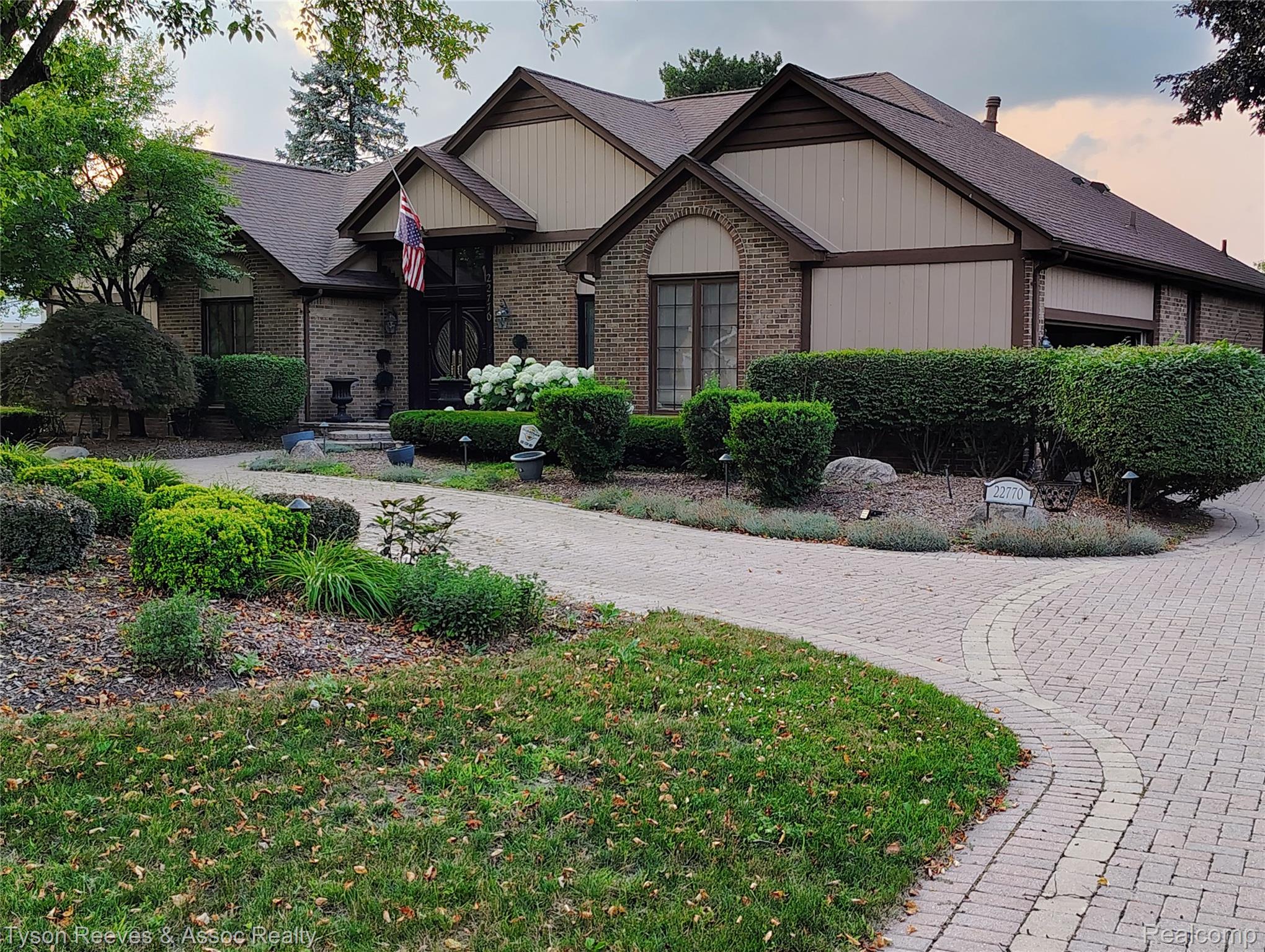 22770 Shadowglen Drive