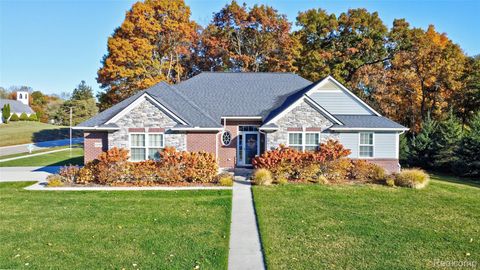 1126 Watersmeet Drive Oxford Charter Township MI 48371