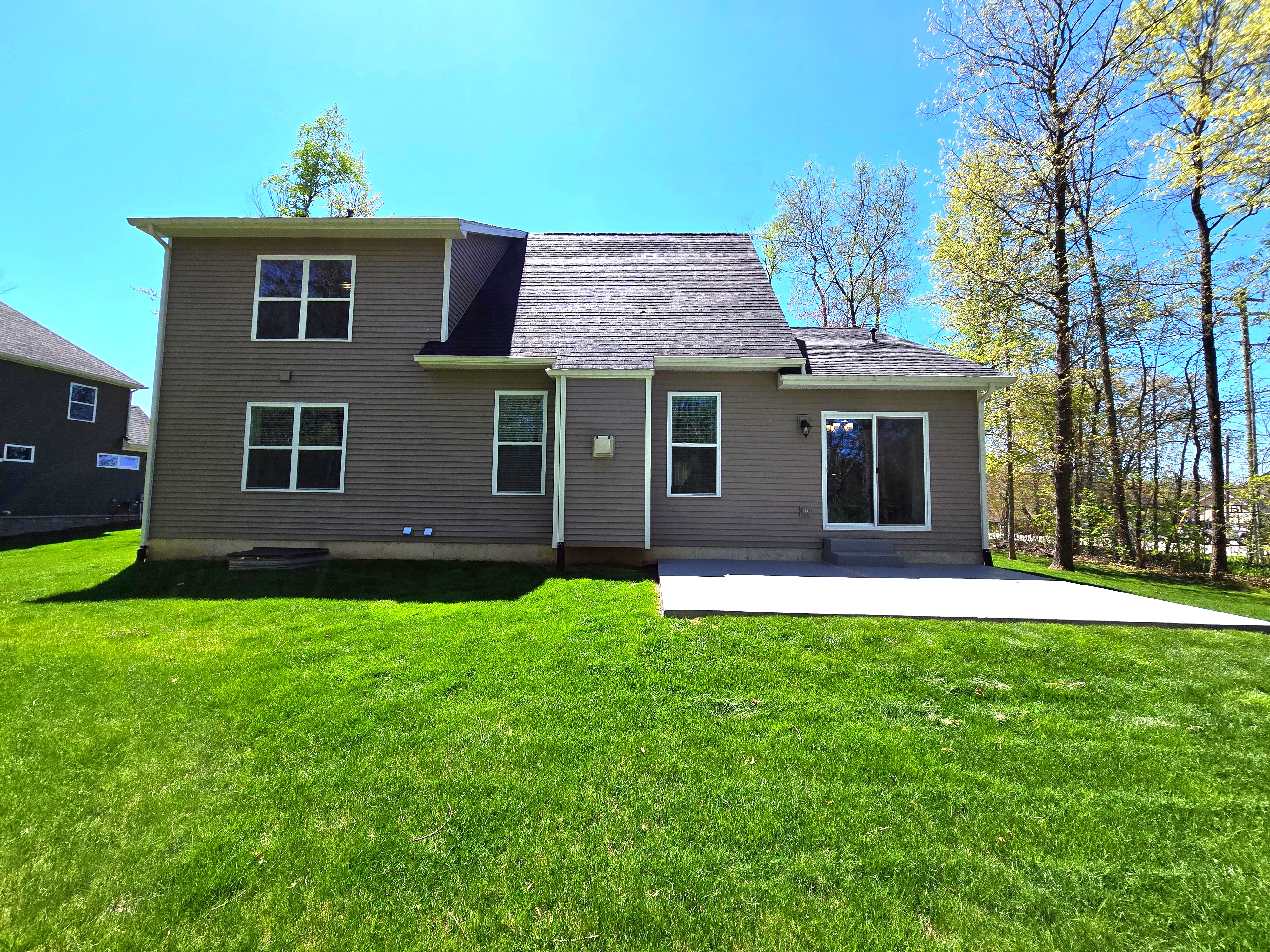 1084 WOODS EDGE Drive