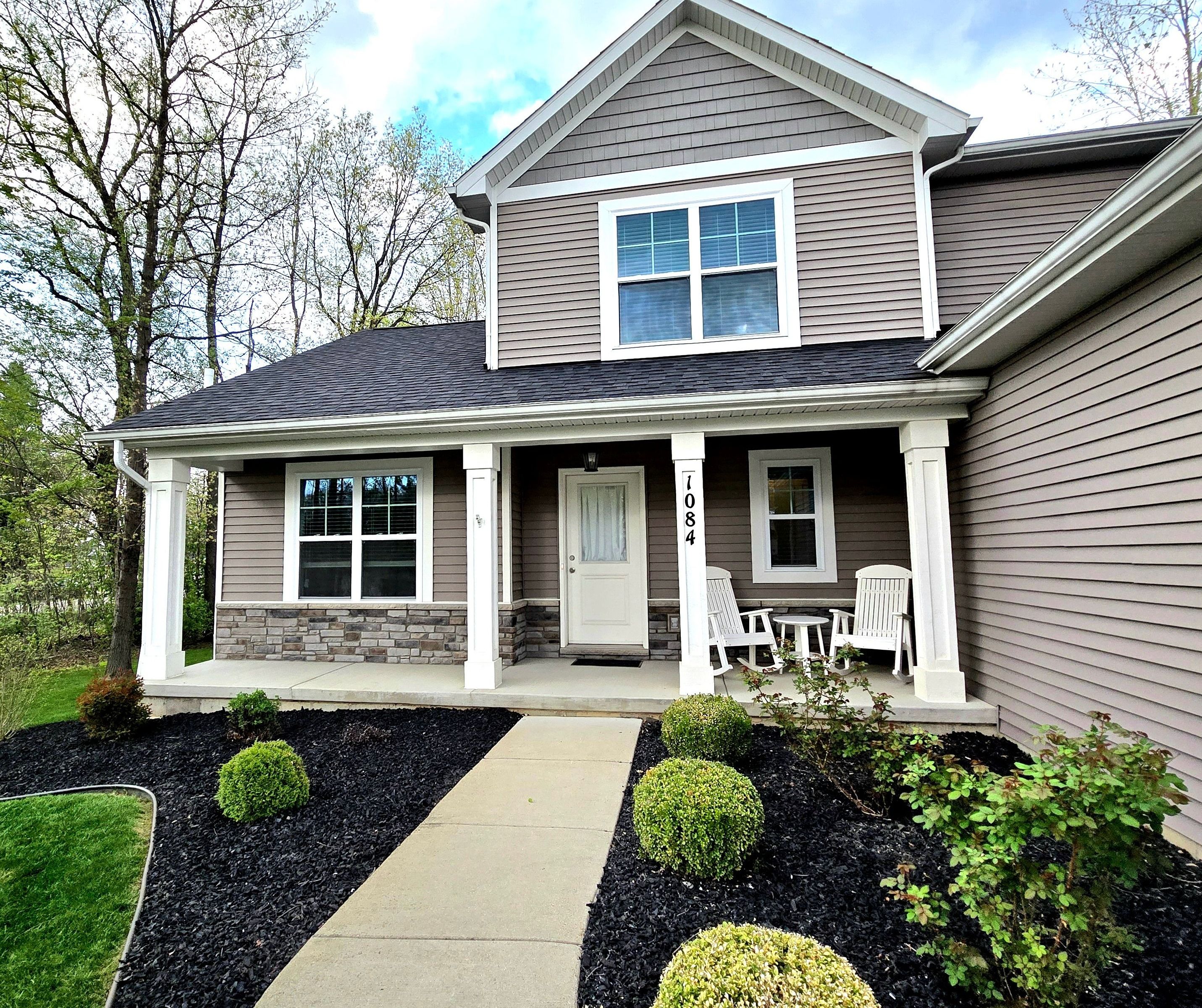 1084 WOODS EDGE Drive