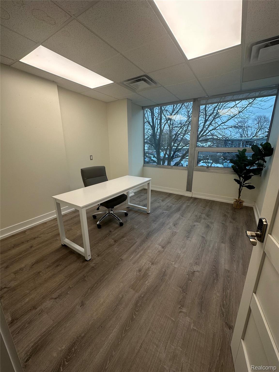 975 E. Maple Road 214