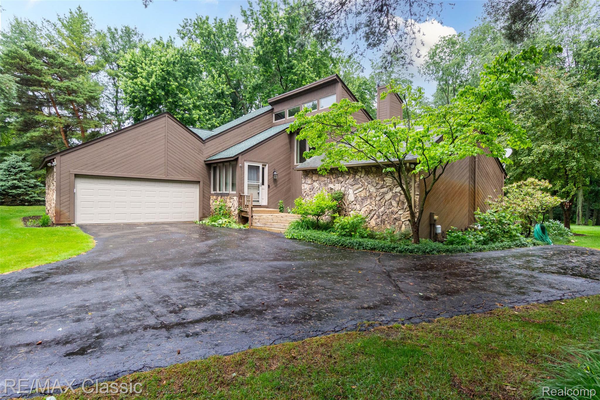 1222 Manderly Drive