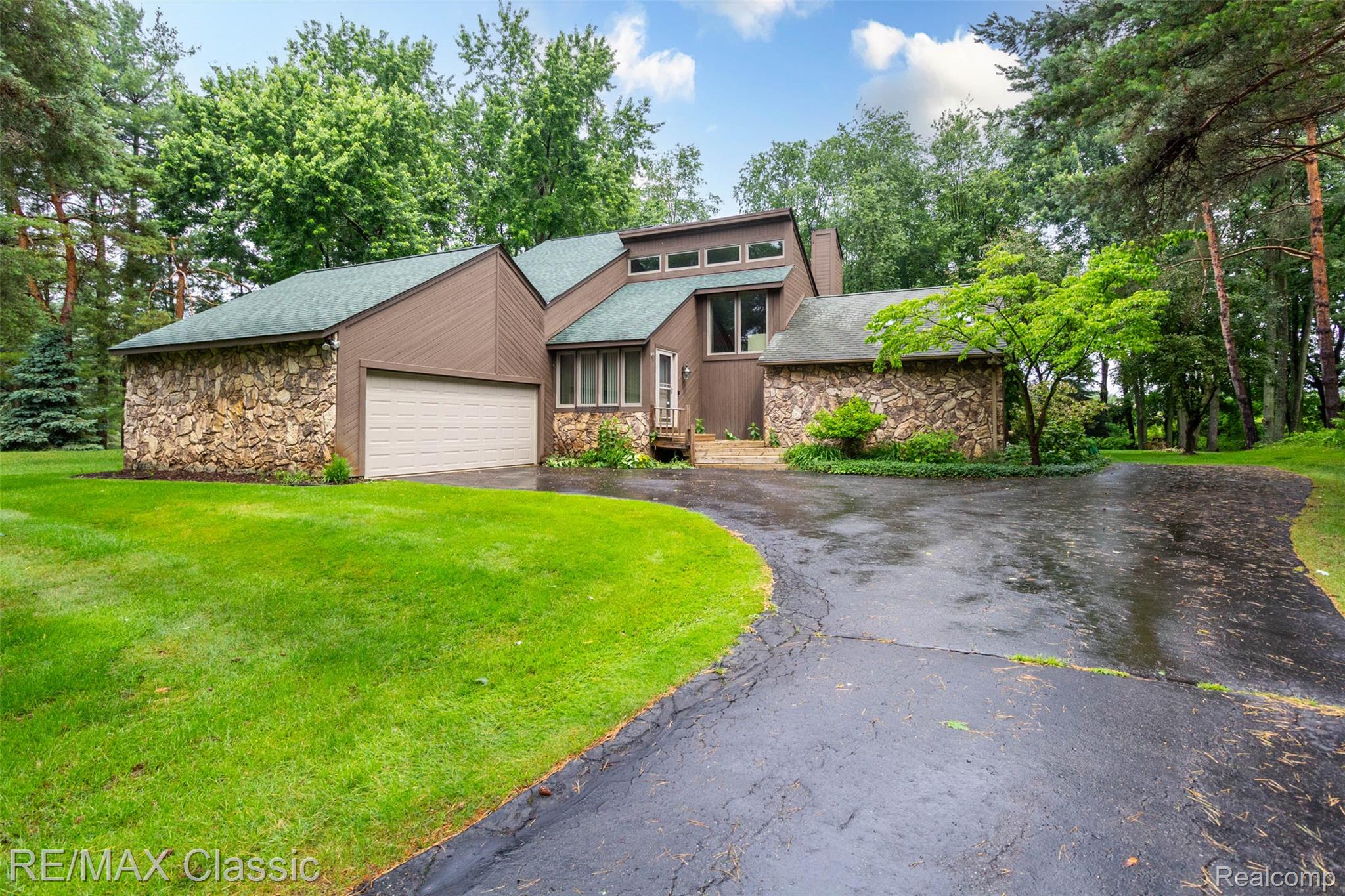 1222 Manderly Drive