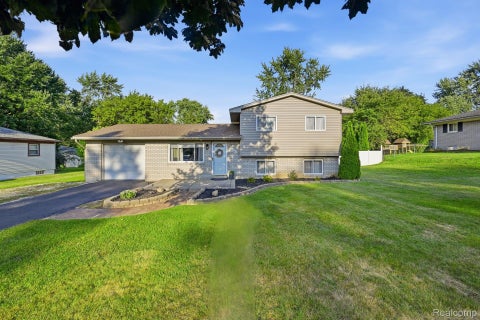 Photo of 5382 Winell Street, Independence Charter Township, MI 48346 (MLS # 20261067025)