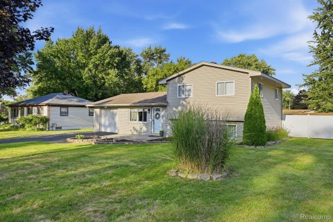 Tiny photo for 5382 Winell Street, Independence Charter Township, MI 48346 (MLS # 20261067025)
