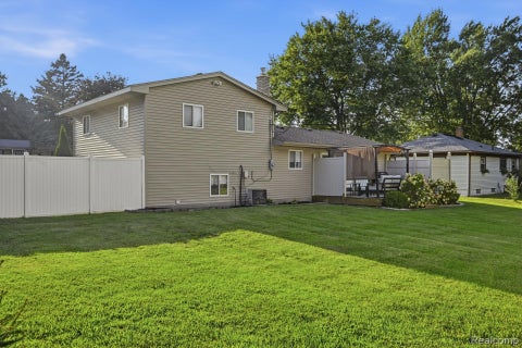 Tiny photo for 5382 Winell Street, Independence Charter Township, MI 48346 (MLS # 20261067025)