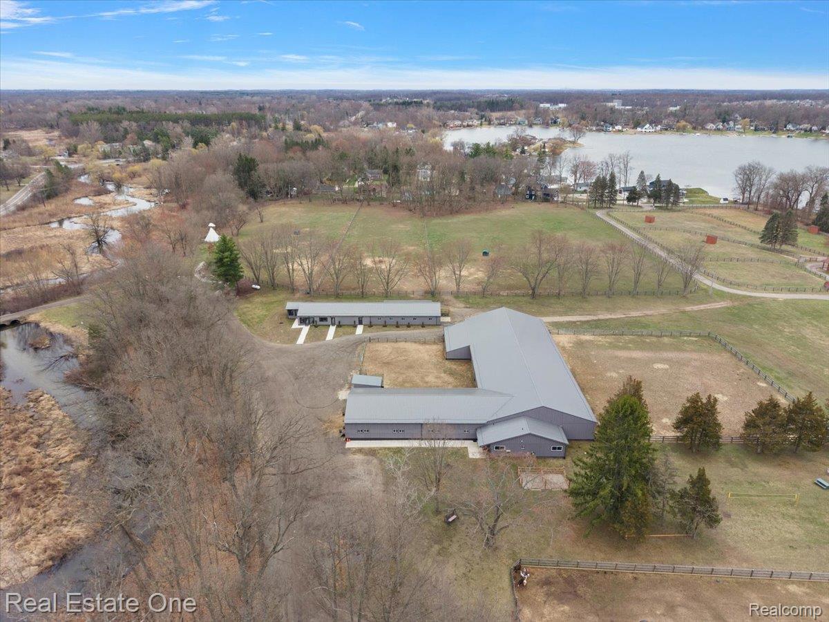 1050 Oxbow Lake Road