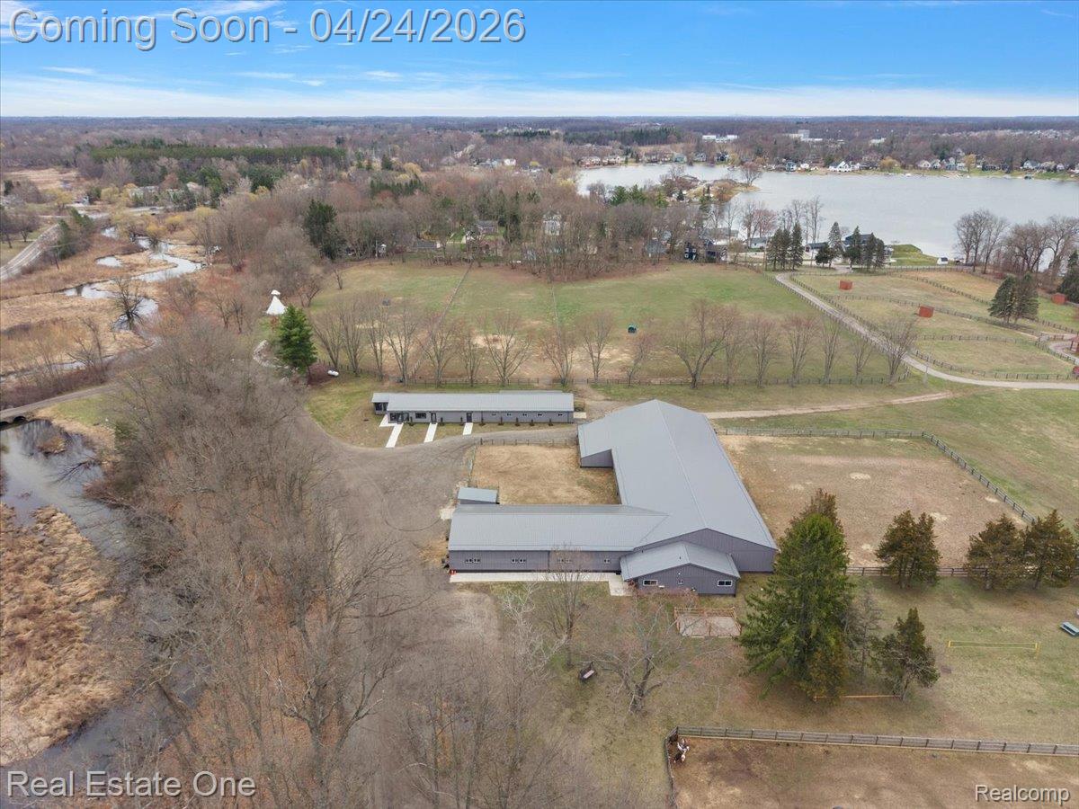 1050 Oxbow Lake Road