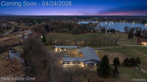 1050 Oxbow Lake Road White Lake Charter Township MI 48386