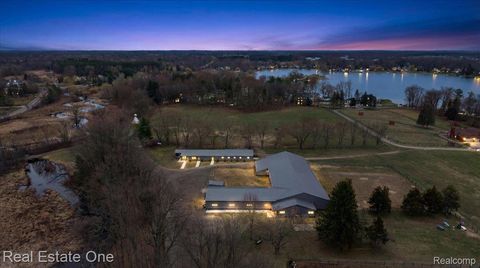 1050 Oxbow Lake Road White Lake Charter Township MI 48386