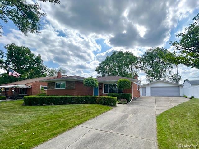 Madison Heights City, Michigan 48071, United States, 3 Bedrooms Bedrooms, ,2 BathroomsBathrooms,Residential,Pending,154200