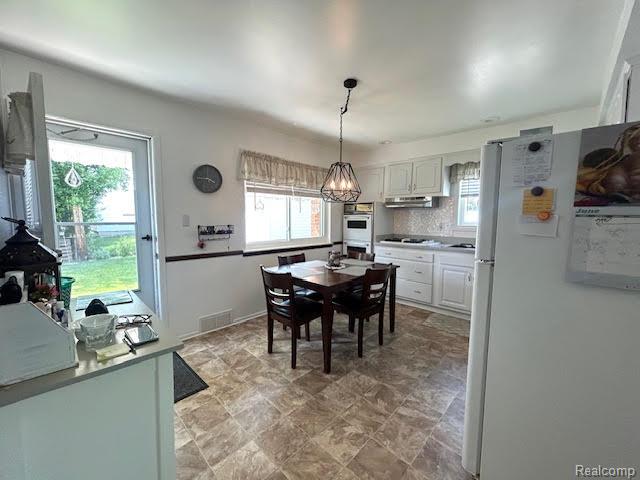 Madison Heights City, Michigan 48071, United States, 3 Bedrooms Bedrooms, ,2 BathroomsBathrooms,Residential,Pending,154200