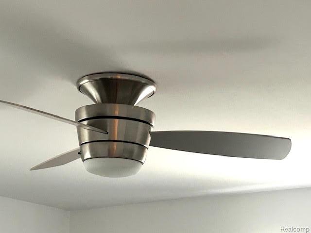 Madison Heights City, Michigan 48071, United States, 3 Bedrooms Bedrooms, ,2 BathroomsBathrooms,Residential,Pending,154200