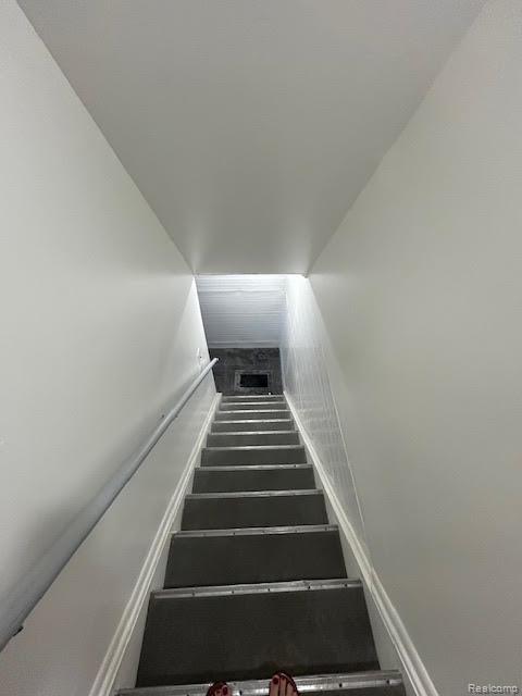 Madison Heights City, Michigan 48071, United States, 3 Bedrooms Bedrooms, ,2 BathroomsBathrooms,Residential,Pending,154200