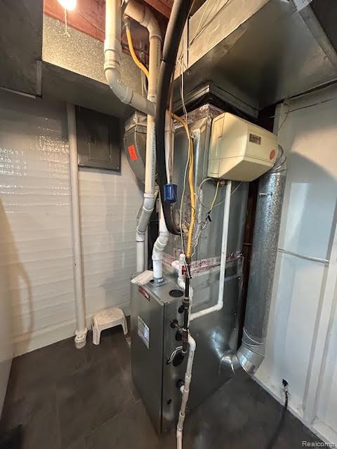 Madison Heights City, Michigan 48071, United States, 3 Bedrooms Bedrooms, ,2 BathroomsBathrooms,Residential,Pending,154200