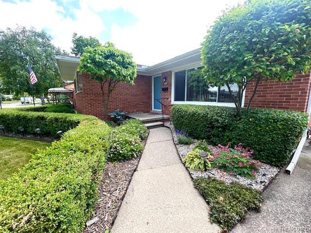 Madison Heights City, Michigan 48071, United States, 3 Bedrooms Bedrooms, ,2 BathroomsBathrooms,Residential,Pending,154200