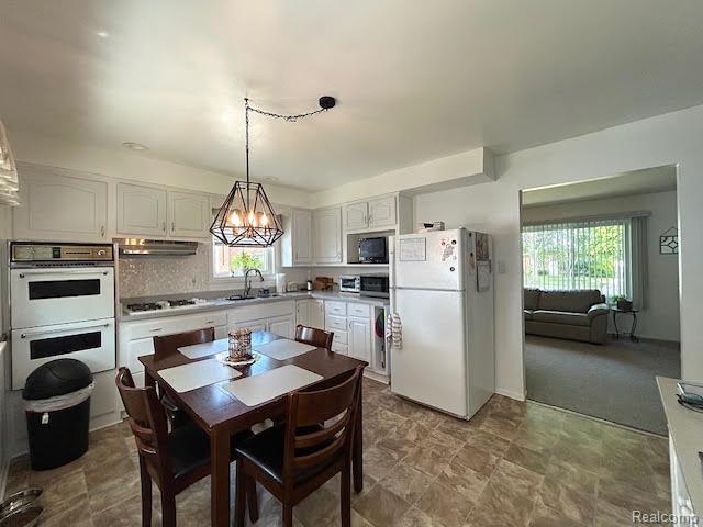 Madison Heights City, Michigan 48071, United States, 3 Bedrooms Bedrooms, ,2 BathroomsBathrooms,Residential,Pending,154200