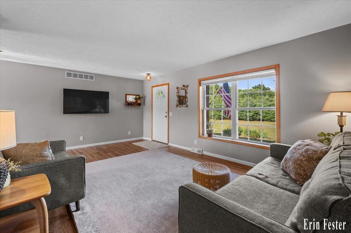 8355 Nugent Avenue NE
