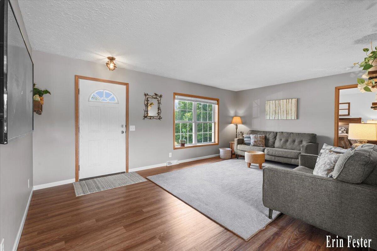 8355 Nugent Avenue NE