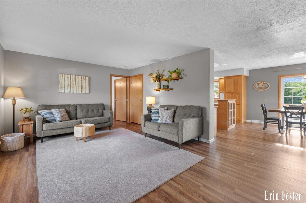 8355 Nugent Avenue NE