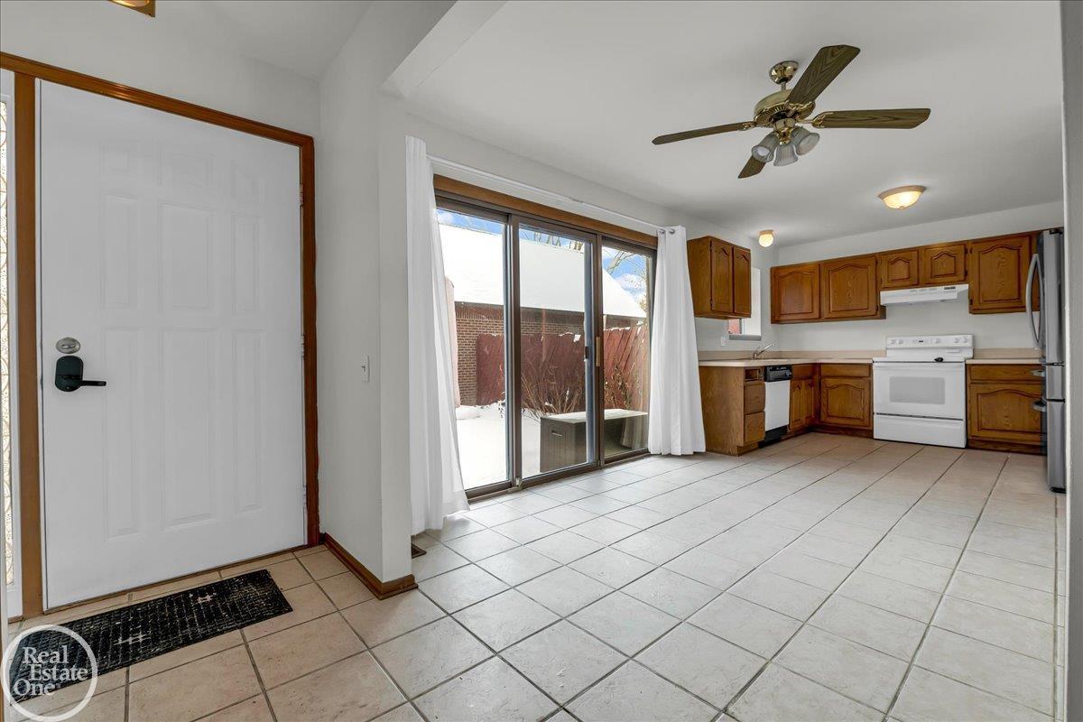 42233 Lochmoor Street