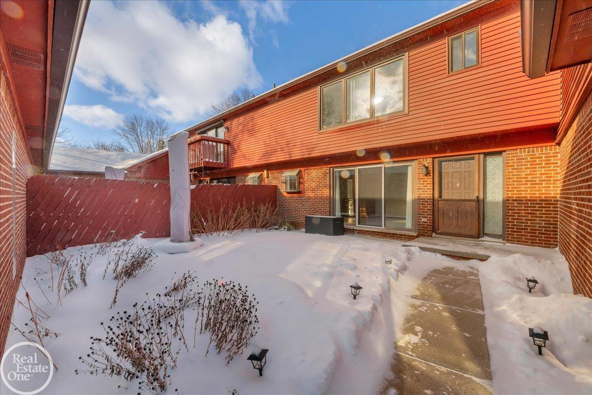 42233 Lochmoor Street