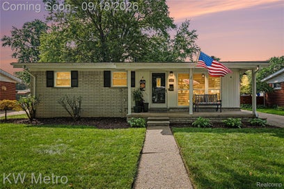 637 Kenyon Drive Troy City MI 48083