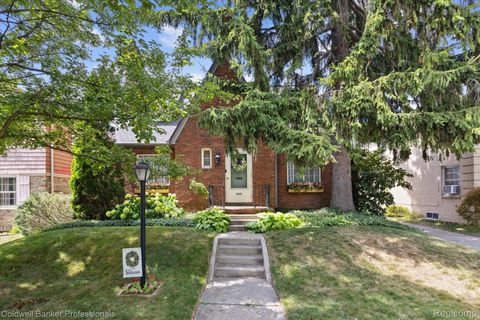 2207 Delaware Boulevard Saginaw City MI 48602