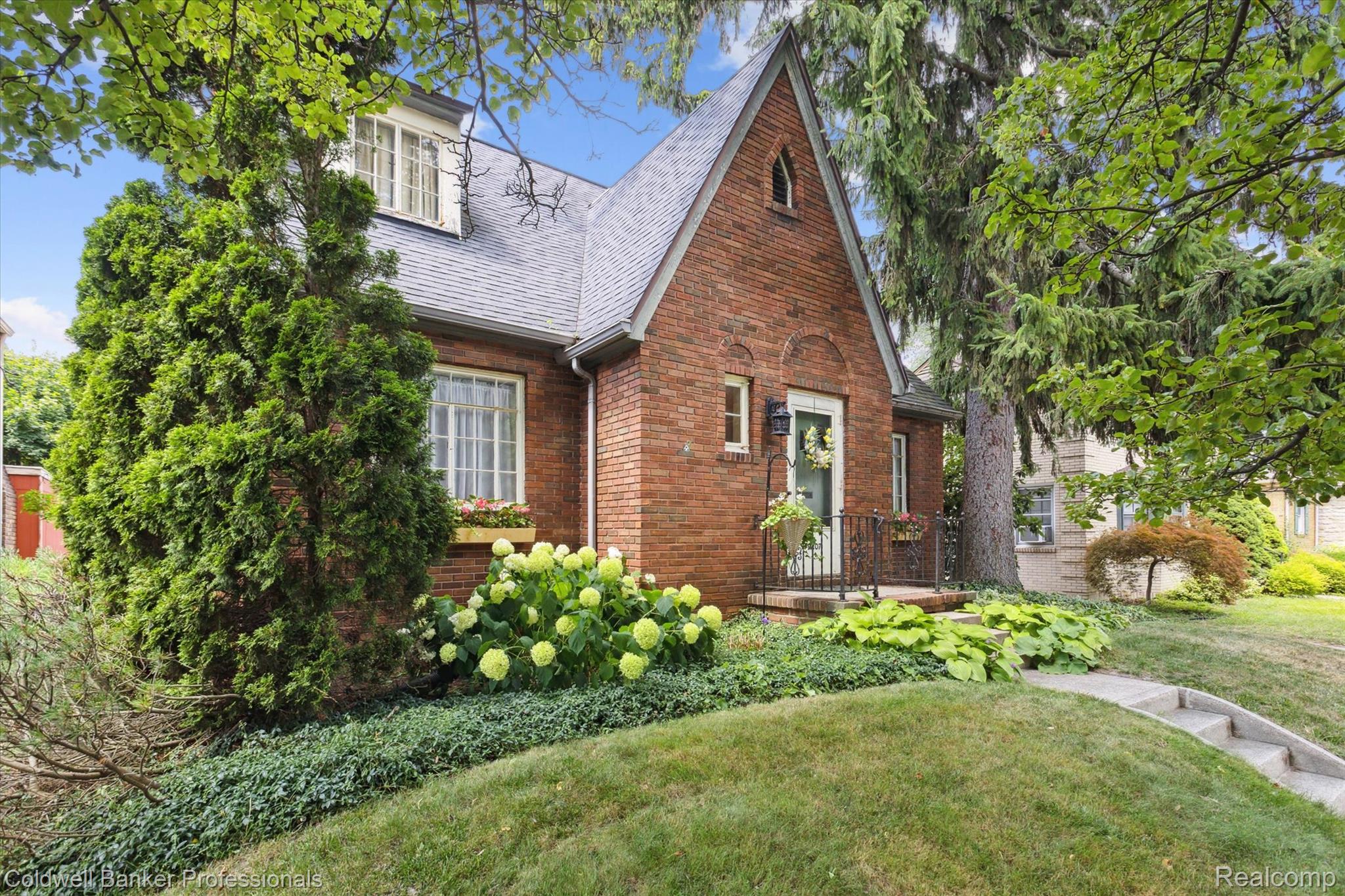 2207 Delaware Boulevard