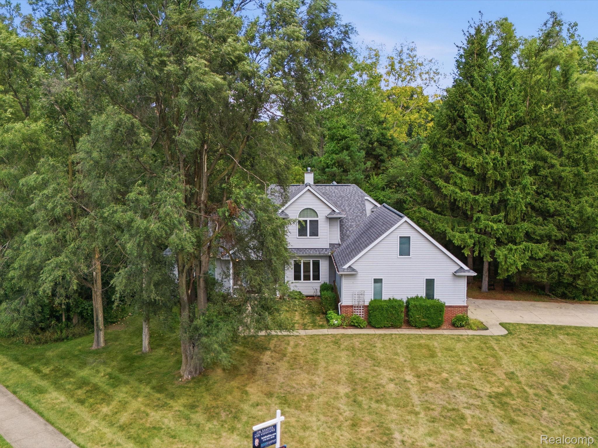 575 Lakes Edge Drive