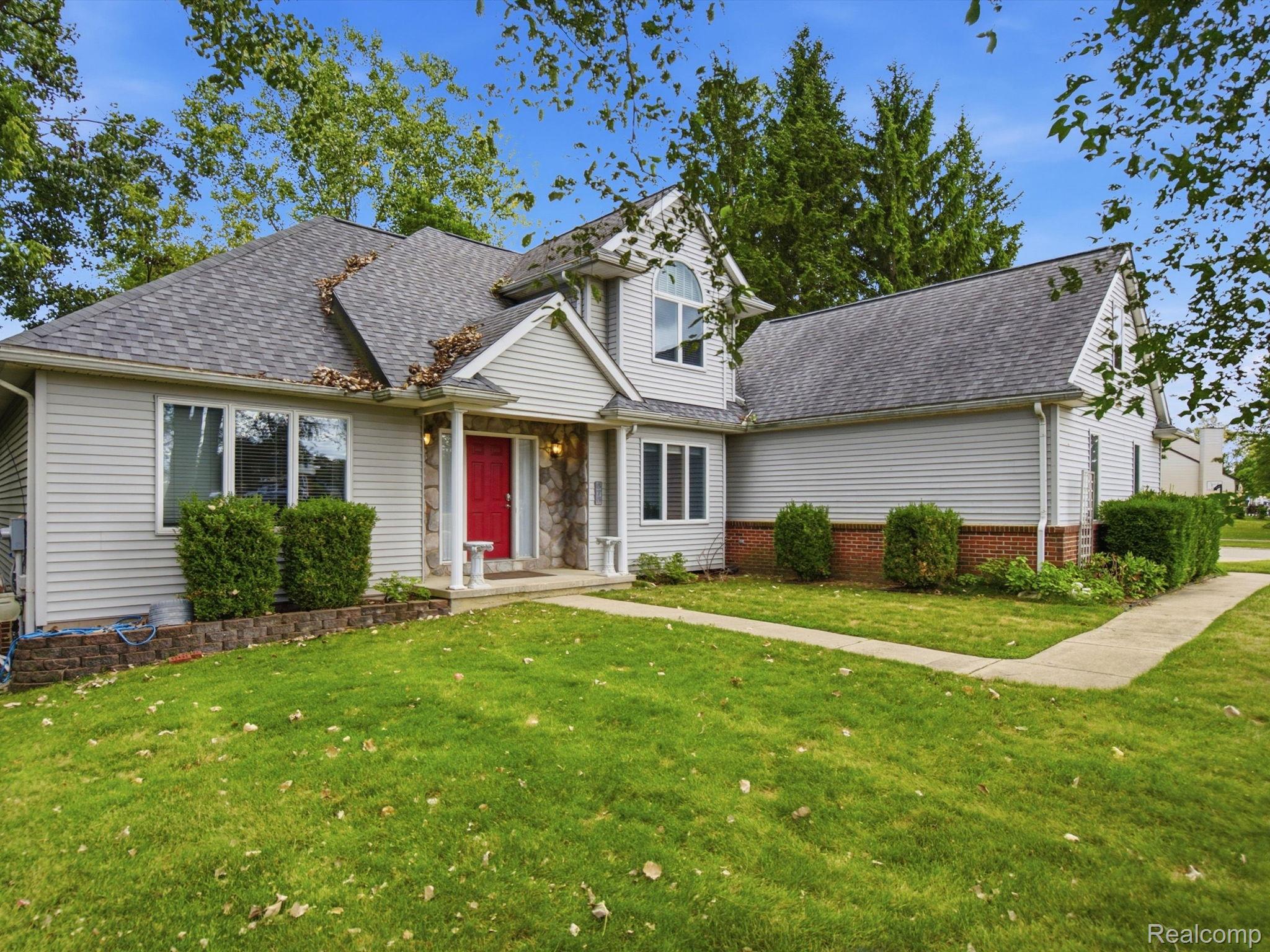 575 Lakes Edge Drive