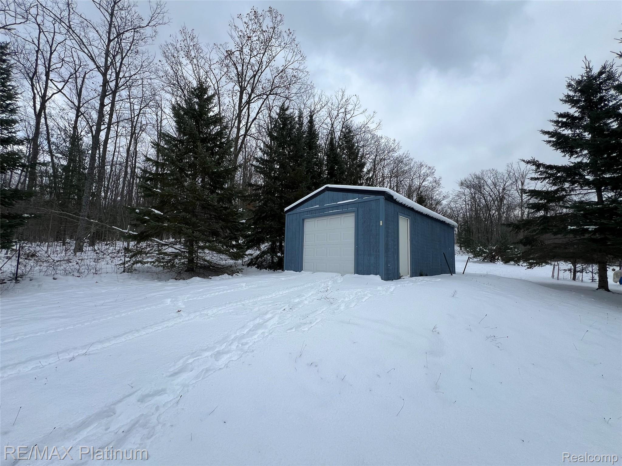 4125 Hubbard Lake Trail