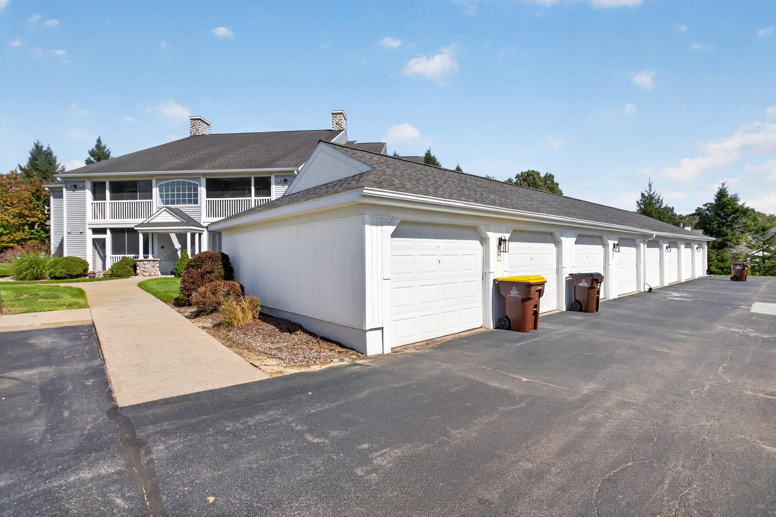 743 W Barrington Circle