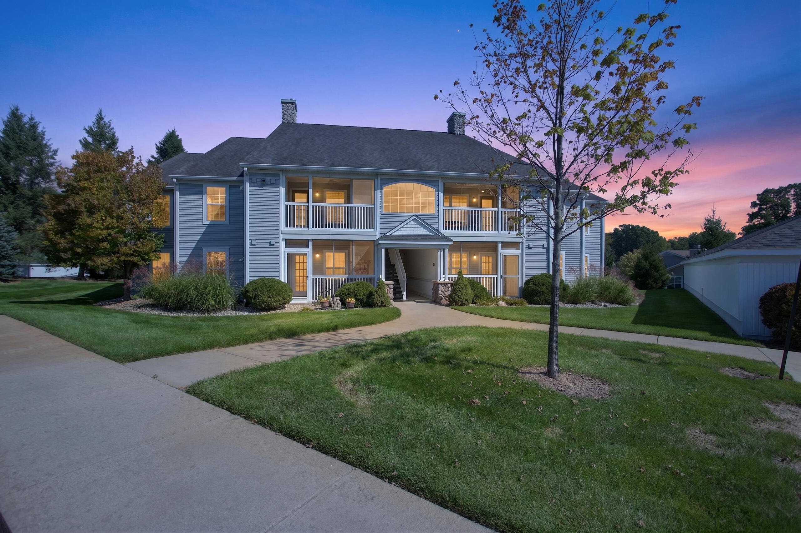 743 W Barrington Circle