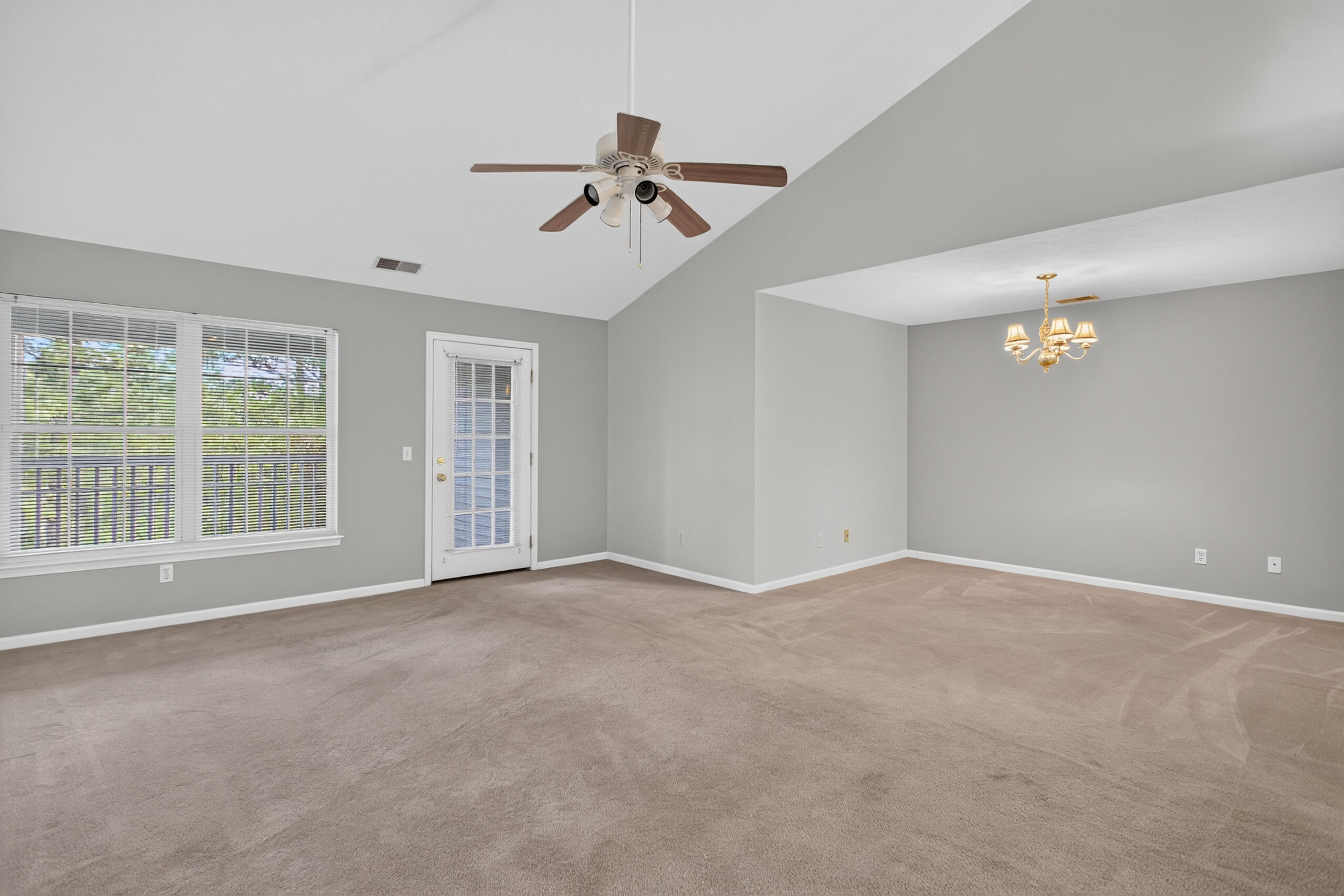 743 W Barrington Circle